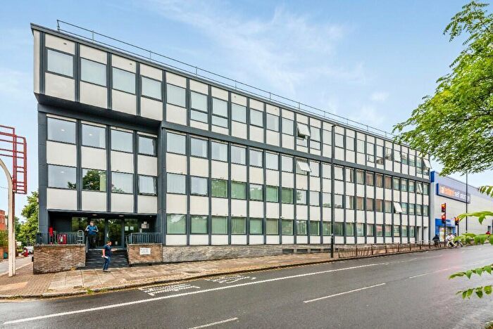 1 Bedroom Flat To Rent In Middlesex House, Spring Villa Road, Edgware, HA8