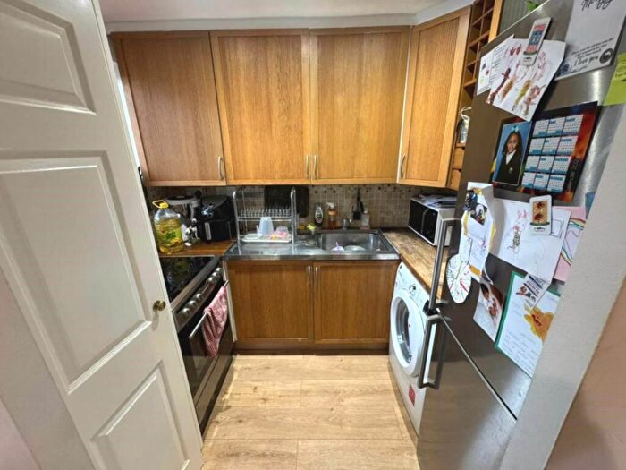 2 Bedroom Flat To Rent In Everett Court, Watling Street, WD7