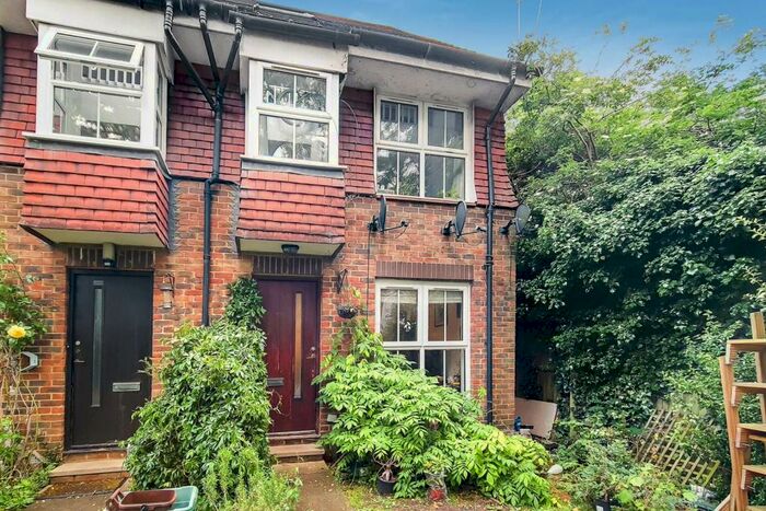 1 Bedroom Flat To Rent In Windmill Rise, Kingston Hill, Kingston Upon Thames, KT2