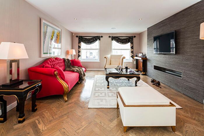 3 Bedroom Town House To Rent In Mayfair, London, United Kingdom, W1J