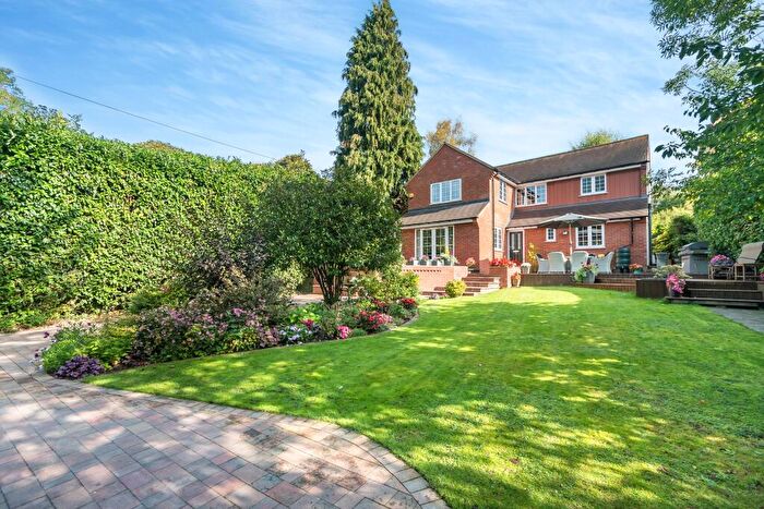 4 Bedroom Detached House For Sale In London Road East, Amersham, HP7