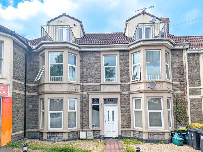 2 Bedroom Flat For Sale In Downend Road, Kingswood, Bristol, BS15