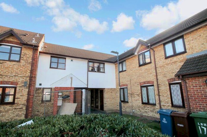 1 Bedroom Flat To Rent In Lime Close, Harrow, HA3