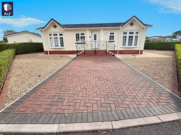 2 Bedroom Park Home For Sale In Chilton Park, Bridgwater, TA6