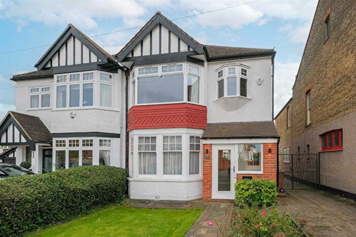 2 Bedroom Maisonette To Rent In Victoria Road, Chingford, E4