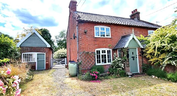 3 Bedroom Cottage For Sale In Back Road, Wenhaston, IP19