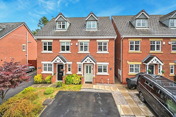 4 Bedroom Semi-Detached House For Sale In Planewood Gardens, Warrington, WA3