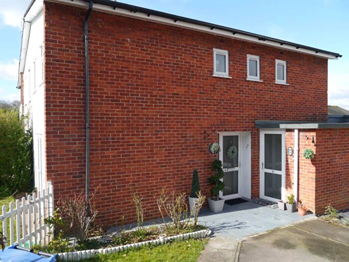 4 Bedroom Semi-Detached House To Rent In Oak Grove, Hatfield, AL10