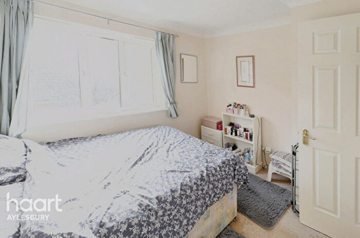 3 Bedroom End Of Terrace House For Sale In Hinds Way, Aylesbury, HP21