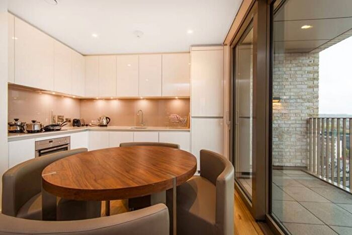 2 Bedroom Flat To Rent In Caithness Walk, Croydon, CR0