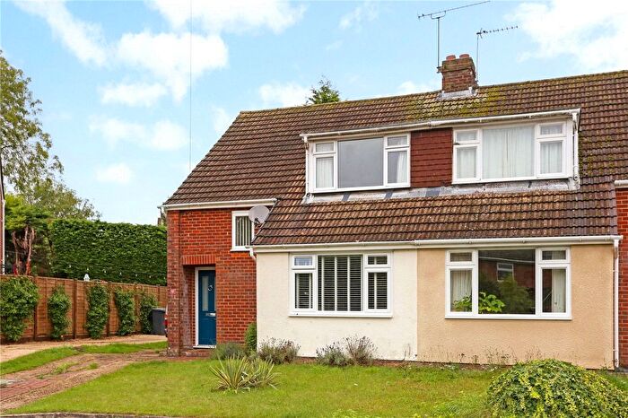 3 Bedroom Semi Detached House For Sale In Wentworth Close, Farnham, Surrey, GU9