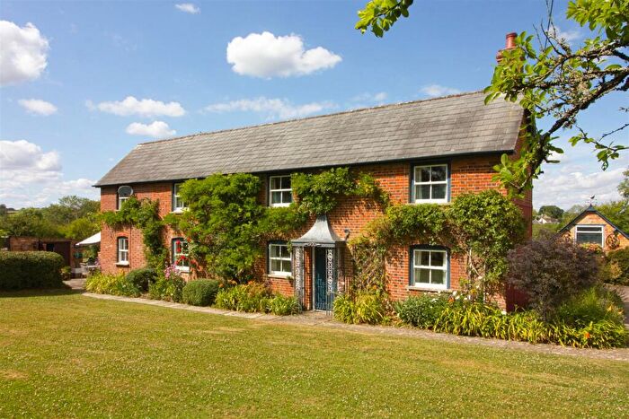 4 Bedroom Detached House For Sale In Stoppers Hill, Brinkworth, SN15