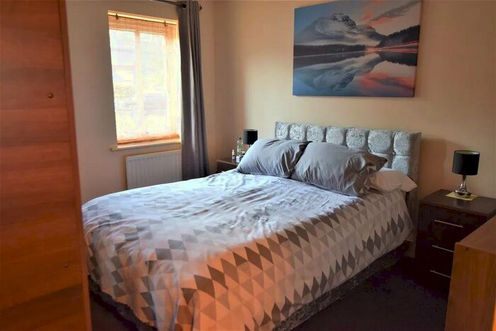 2 Bedroom Apartment For Sale In Waverley Street, Oldham, Greater Manchester, OL1