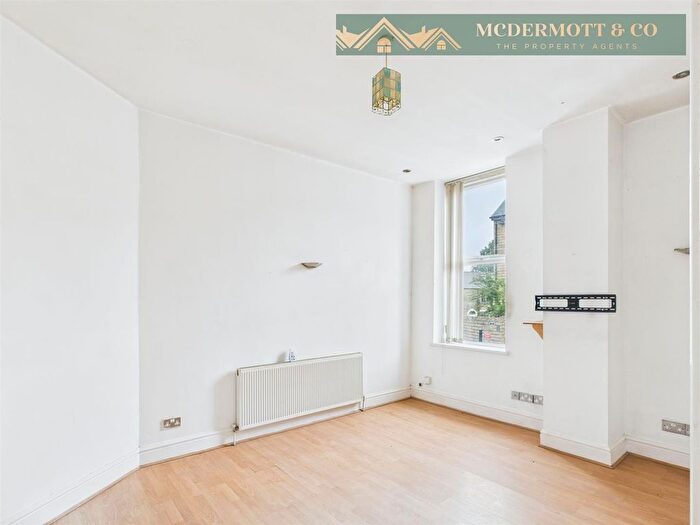 2 Bedroom Flat For Sale In Stamford Road, Mossley, OL5