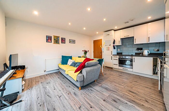 2 Bedroom Flat For Sale In Molineaux Court, Pontes Avenue, Hounslow, TW3