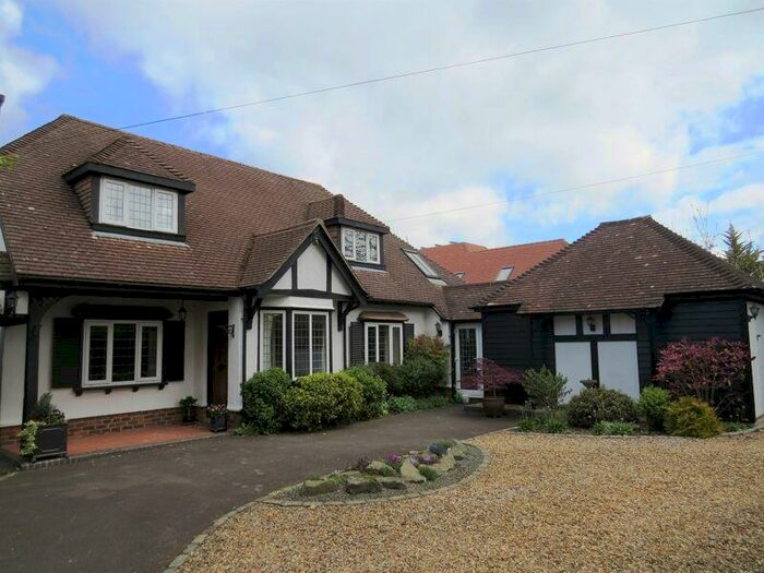 5 Bedroom Cottage To Rent In Denmead, Nr Hambledon / Bishops Waltham / Wickham / Petersfield, Hampshire, PO7
