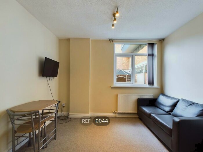1 Bedroom Apartment To Rent In Anchor Court, Anlaby Road, HU3