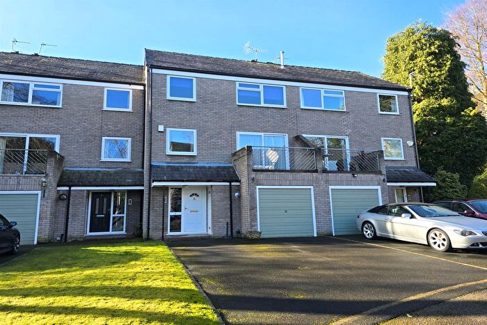 3 Bedroom Town House For Sale In Dunham Rise, Altrincham, WA14