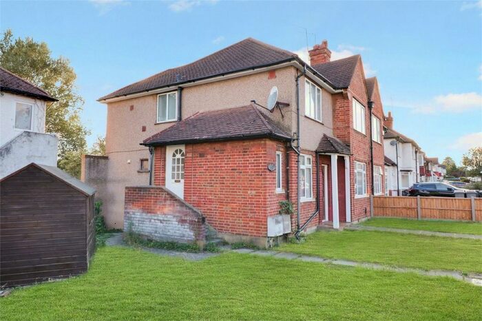 2 Bedroom Maisonette To Rent In Draycott Avenue, Kenton, Harrow, HA3