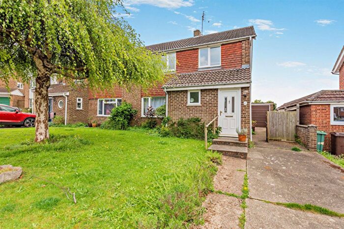 3 Bedroom Semi Detached House For Sale In Mallings Drive, Bearsted, Maidstone, ME14