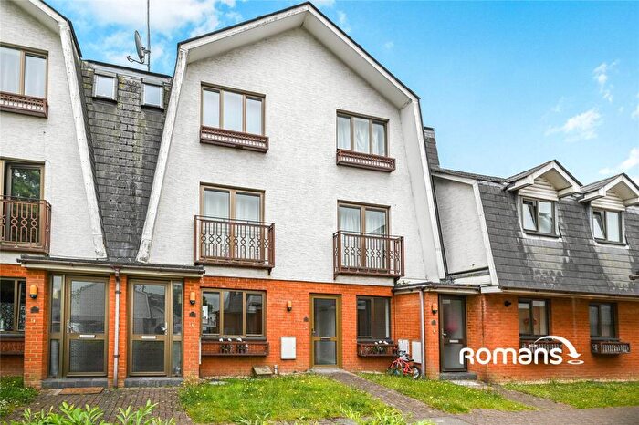 2 Bedroom Flat To Rent In Braeside, Binfield, Bracknell, RG12