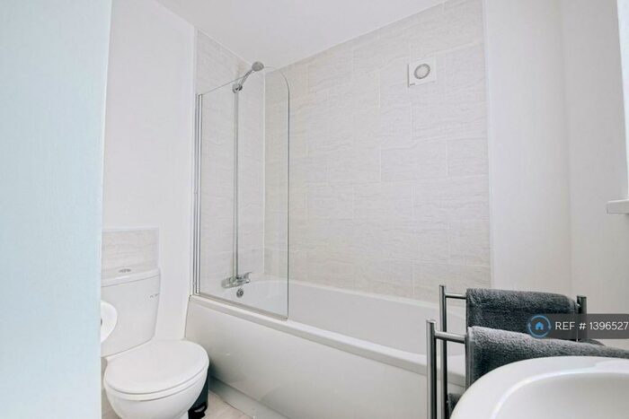 2 Bedroom Semi-Detached House To Rent In Sutton Row, Leeds, LS14