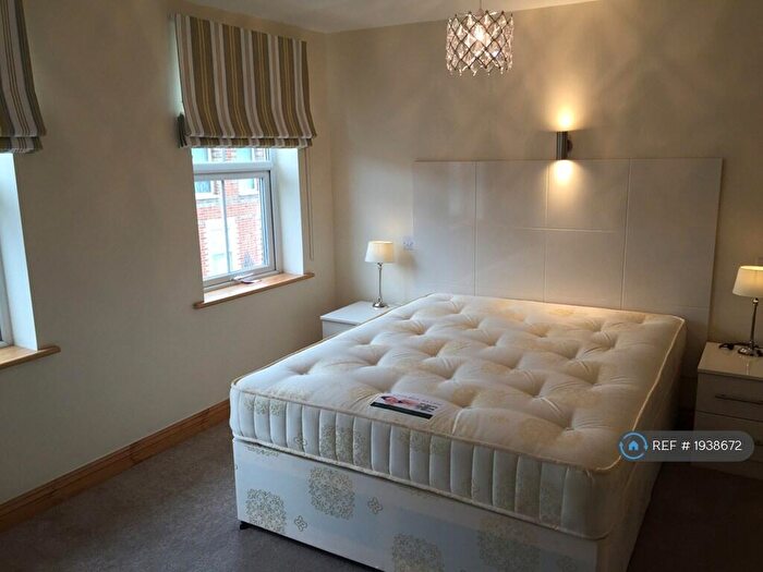 2 Bedroom Flat To Rent In Stanley Grove, Reading, RG1