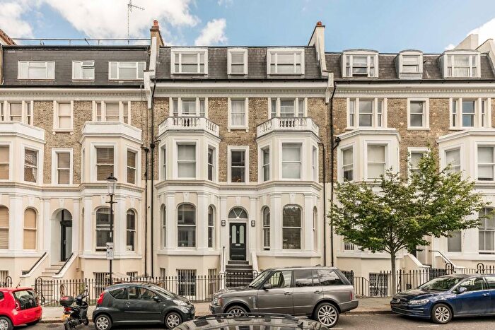 1 Bedroom Flat To Rent In Campden Hill Gardens, Notting Hill, W8