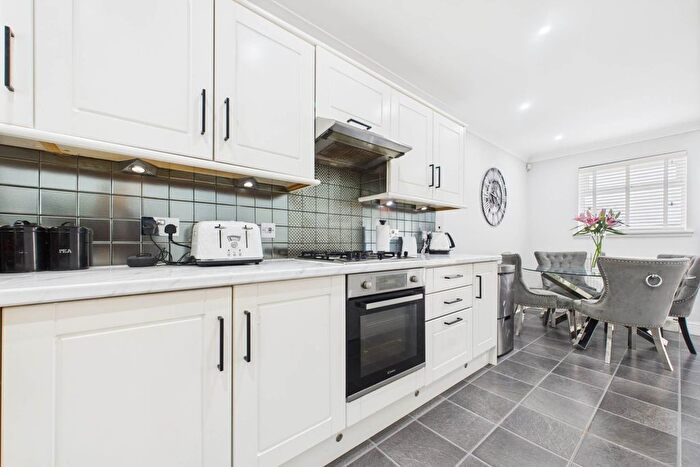 3 Bedroom End Of Terrace House For Sale In Yarrow Crescent, Wishaw, ML2