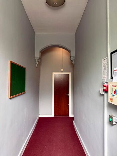 1 Bedroom Flat To Rent In Oakroyd Terrace, Bradford, BD8