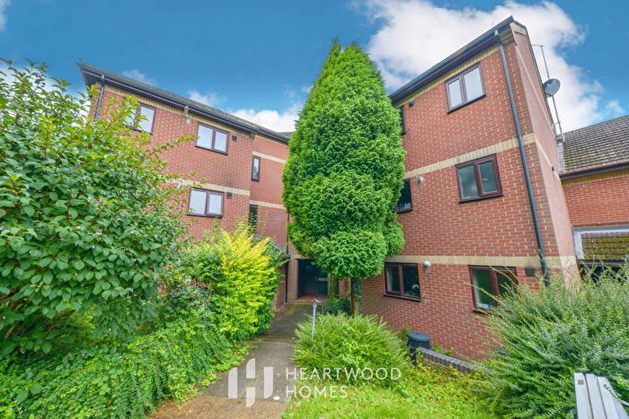 2 Bedroom Maisonette For Sale In White Hedge Drive, St. Albans, AL3