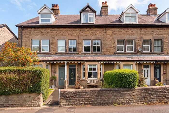 4 Bedroom Terraced House For Sale In Holmfield, Buxton, SK17