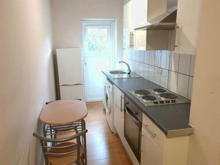 1 Bedroom Studio Flat To Rent In Kenton Avenue, Southall, Middlesex, UB1