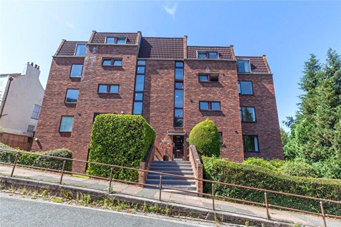 2 Bedroom Apartment For Sale In Westbury Hill, Bristol, BS9