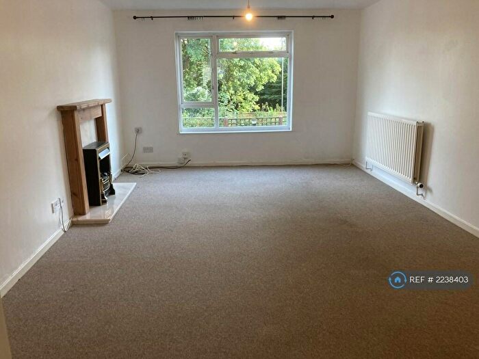 2 Bedroom Flat To Rent In Kingswood, Bristol, BS15