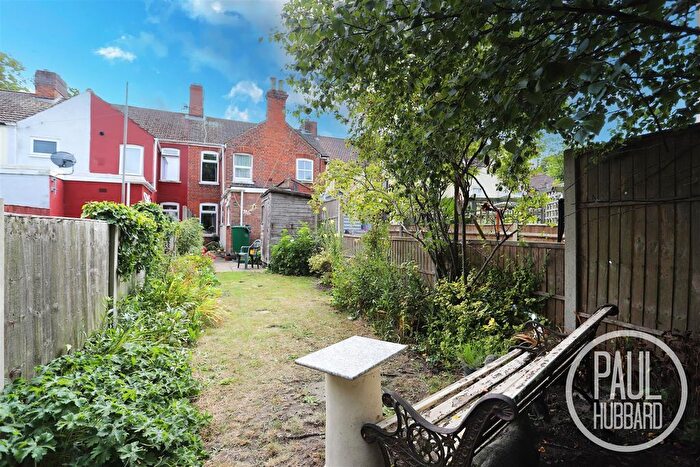 3 Bedroom Terraced House For Sale In Meadow Road, Oulton, NR32