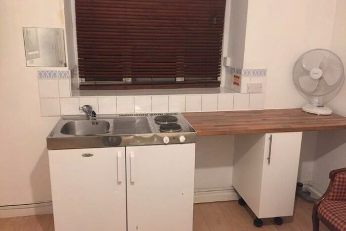 Studio To Rent In Holloway Road, London, N7