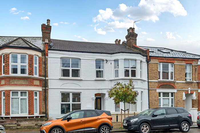 2 Bedroom Apartment For Sale In Nelgarde Road, London, SE6