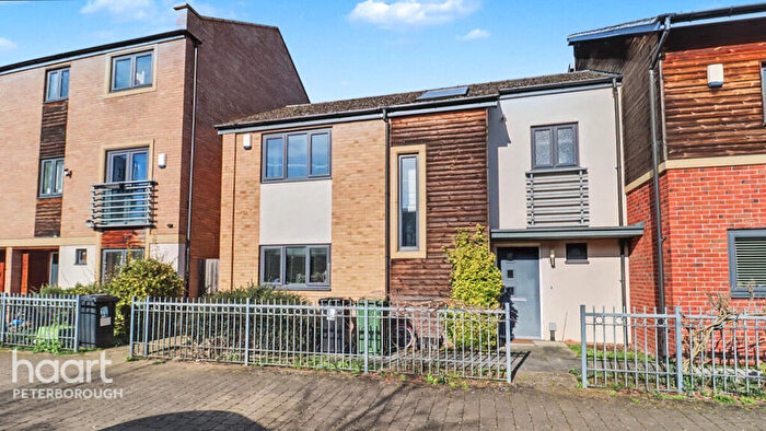 3 Bedroom Semi Detached House For Sale In Hawksbill Way, Peterborough, PE2