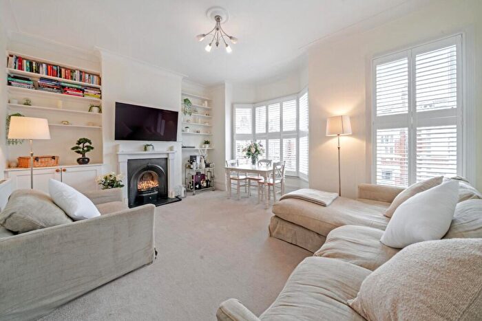 3 Bedroom Flat To Rent In Marney Road, Battersea, London, SW11