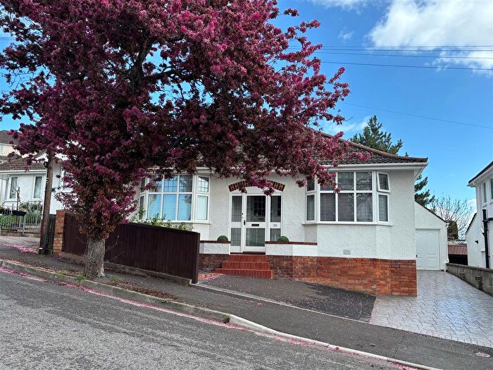 2 Bedroom Detached Bungalow For Sale In Farm Road, Weston-Super-Mare, BS22