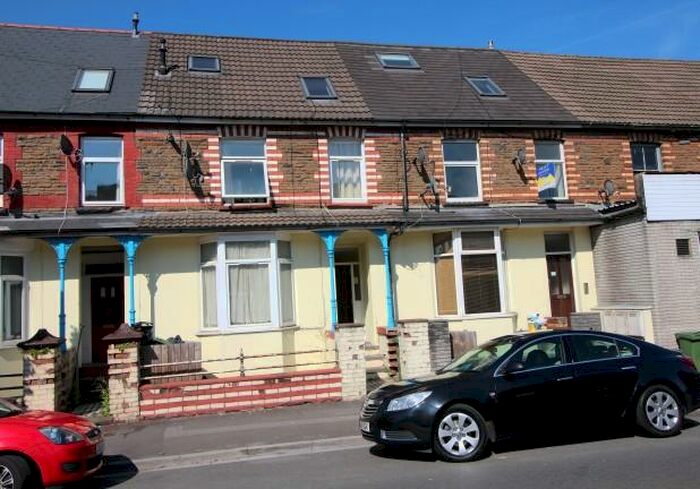 2 Bedroom Flat To Rent In Broadway, Treforest, CF37