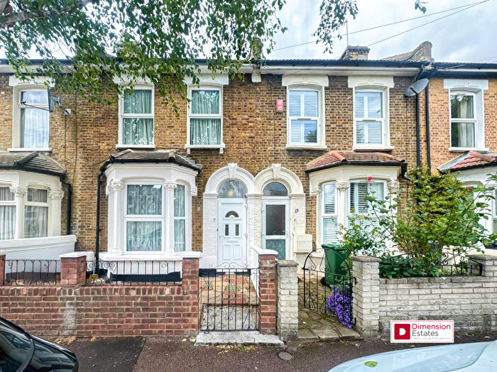 Terraced House To Rent In Lindley Road, Leyton, London, E10