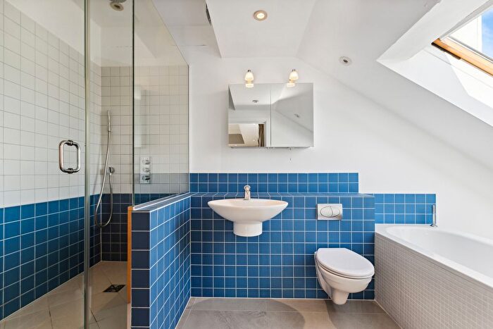 3 Bedroom Flat To Rent In Melville Place, Islington, N1