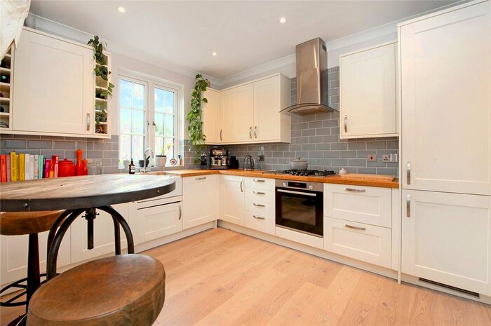 2 Bedroom Flat To Rent In Waterford Road, London, SW6
