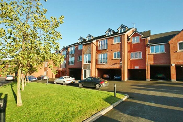 2 Bedroom Flat For Sale In Charles Warren Close, Rugby, CV21