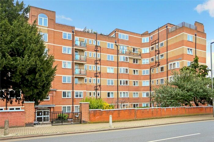 2 Bedroom Flat To Rent In Belvedere Court, - Upper Richmond Road, Putney, London, SW15