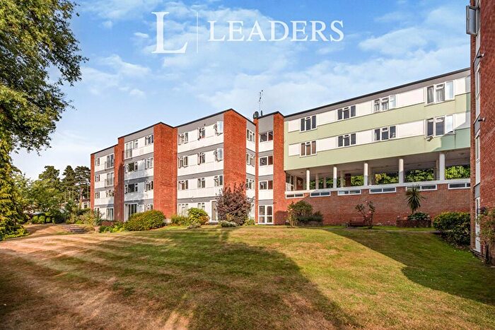 1 Bedroom Flat To Rent In Berkeley Court, Weybridge, KT13