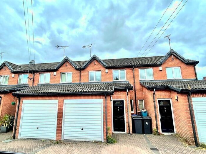 3 Bedroom Terraced House To Rent In Alney Place, Sheffield, S6