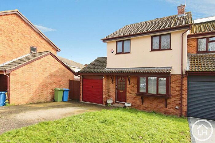 3 Bedroom Semi Detached House For Sale In Foxgrove, Sittingbourne, ME10